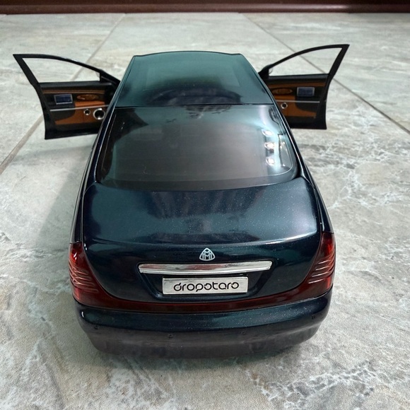 Mercedes Maybach Blue and Black Diecast Car - Picture 3 of 6